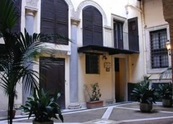 Navona Gallery